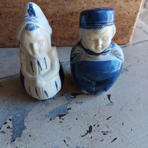 Vintage Delft Blue White Porcelain Dutch Couple Salt & Pepper Shakers